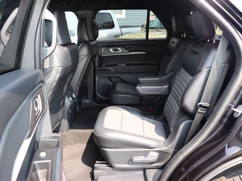 Used 2025 Ford Explorer ST-Line AWD/4WD image 12