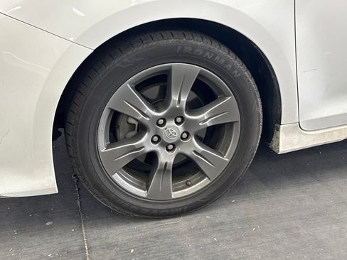 Used 2017 Toyota Sienna SE FWD image 4