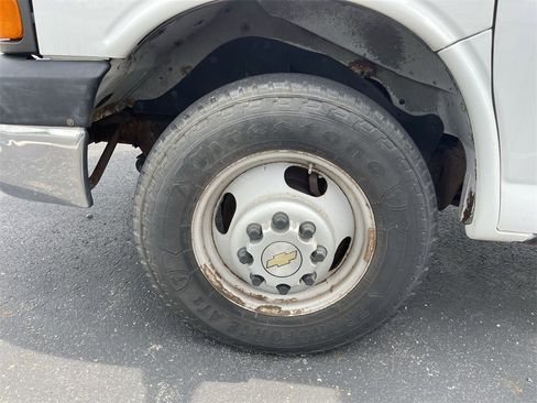 Used 2014 Chevrolet Express 4500 w/ RV Package image 6