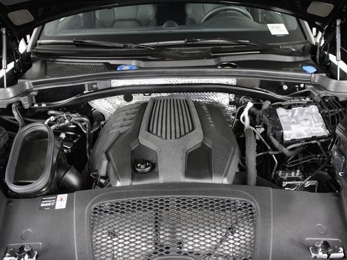 Certified 2026 Porsche Macan AWD/4WD image 26