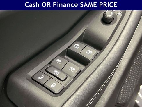 Used 2025 Jeep Grand Cherokee L Altitude AWD/4WD image 19