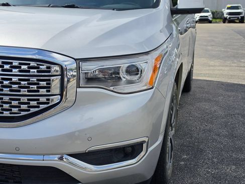 Used 2018 GMC Acadia Denali w/ Technology Package FWD image 15