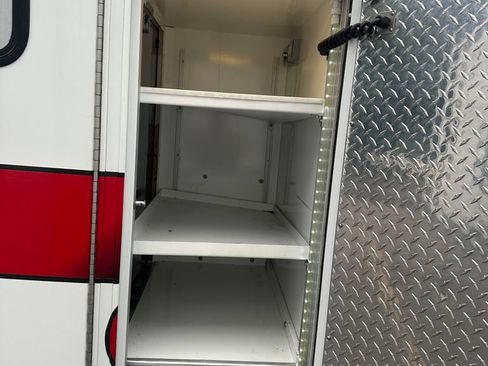 Used 2011 Chevrolet Express 4500 w/ Ambulance Package RWD image 40