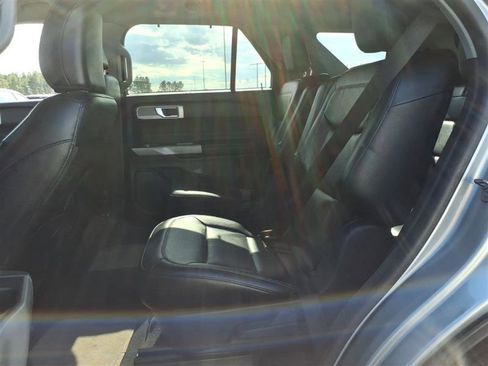 Used 2022 Ford Explorer Limited image 8