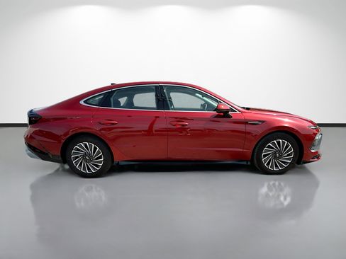 Used 2024 Hyundai Sonata SEL FWD image 2