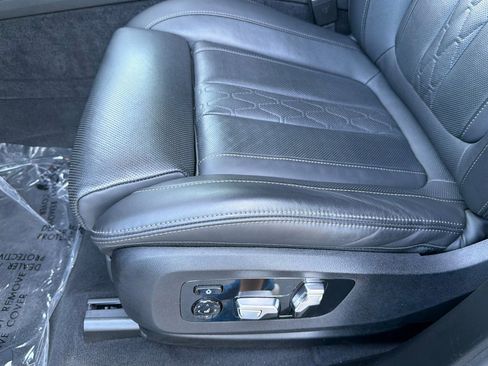 Used 2025 BMW X7 M60i AWD/4WD image 14