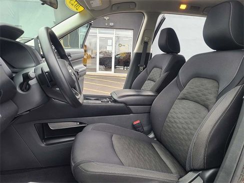 Used 2023 Nissan Pathfinder S image 14