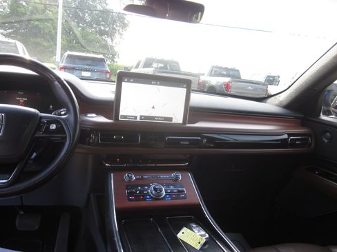Used 2020 Lincoln Aviator Reserve w/ Elements Package Plus AWD/4WD image 15