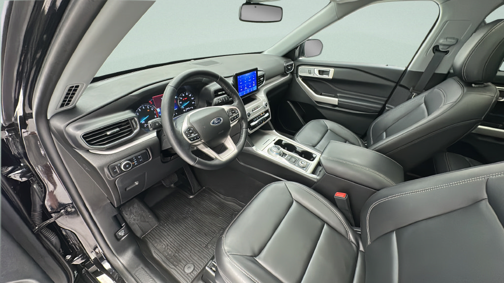 Used 2023 Ford Explorer XLT w/ Equipment Group 202A AWD/4WD image 11