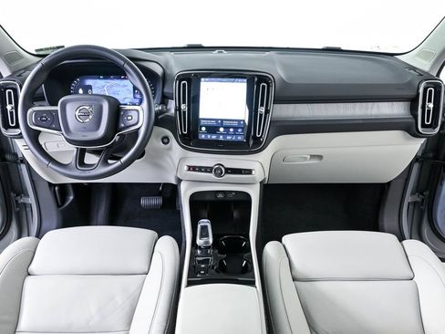 Certified 2026 Volvo XC40 B5 Plus AWD/4WD image 19