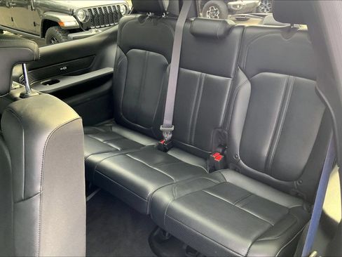 Certified 2023 Jeep Wagoneer 4WD w/ Premium Group I image 30