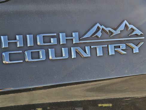 New 2026 Chevrolet Suburban High Country AWD/4WD image 8
