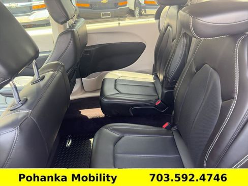 Used 2023 Chrysler Pacifica Touring-L FWD image 24