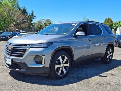 Used 2023 Chevrolet Traverse LT w/ LT Premium Package AWD/4WD image 3