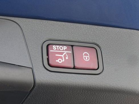 Used 2025 Mercedes-Benz GLB 250 4MATIC image 24