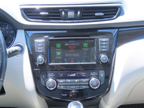 Used 2021 Nissan Rogue Sport SL w/ Premium Package FWD image 8