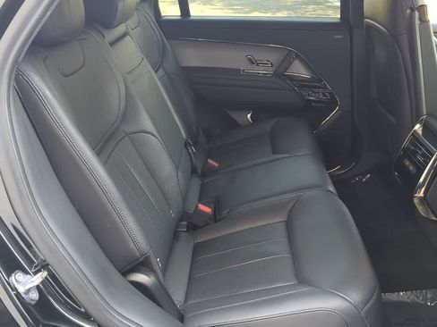 Used 2025 Land Rover Range Rover Sport SE AWD/4WD image 22