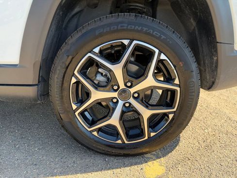 Used 2025 Jeep Compass Limited image 30