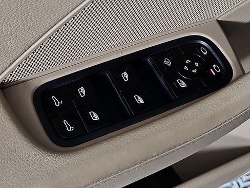 Used 2018 Porsche Panamera 4 AWD/4WD image 28