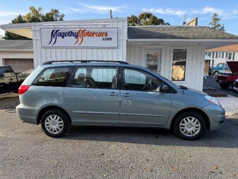 Used 2007 Toyota Sienna CE image 2