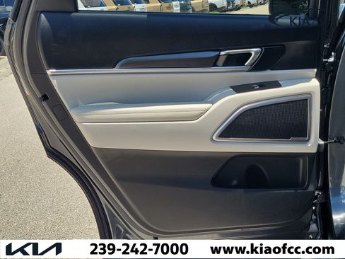 Certified 2024 Kia Telluride S w/ S Sunroof Package FWD image 15