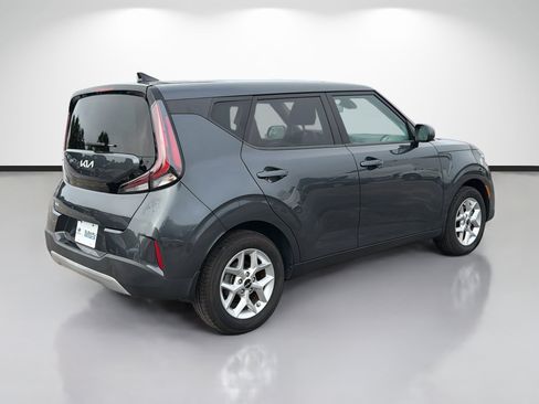 Used 2023 Kia Soul LX w/ LX Technology Package FWD image 3