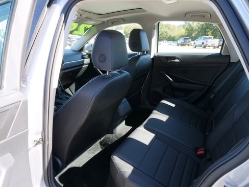 Used 2024 Volkswagen Jetta SE image 15