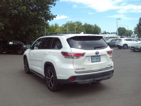 Used 2015 Toyota Highlander Limited w/ Driver Technology Package AWD/4WD image 3