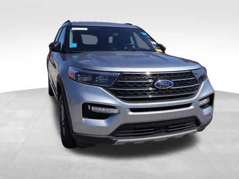 Used 2024 Ford Explorer XLT w/ Equipment Group 202A AWD/4WD image 9
