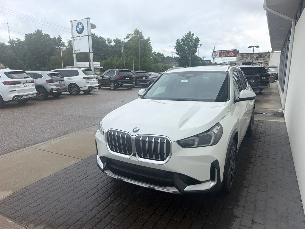New 2027 BMW X1 xDrive28i AWD/4WD image 3