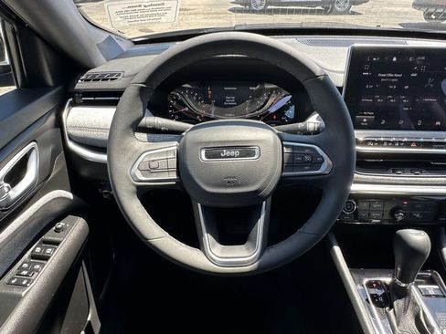 Used 2024 Jeep Compass Latitude AWD/4WD image 15