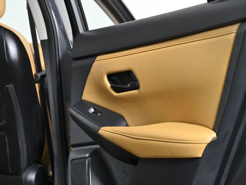 Used 2024 Nissan Sentra SV w/ SV Premium Package image 31