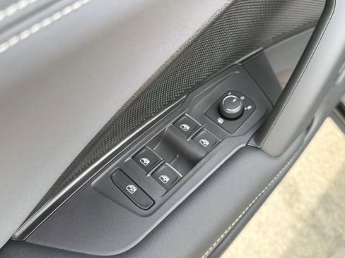 New 2026 Volkswagen Tiguan SE R-Line FWD image 23