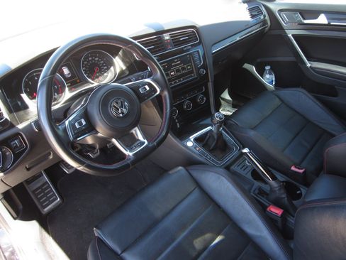 Used 2016 Volkswagen GTI SE image 14