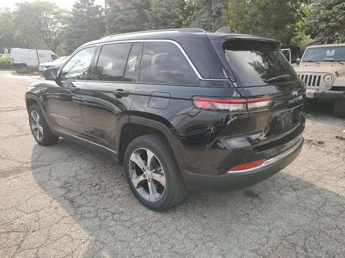 Used 2023 Jeep Grand Cherokee 4WD 4xe image 4