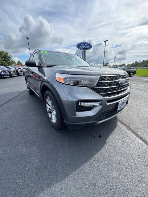 Used 2023 Ford Explorer XLT w/ Equipment Group 202A AWD/4WD image 3
