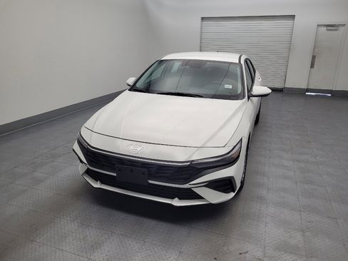 Used 2024 Hyundai Elantra SE FWD image 15