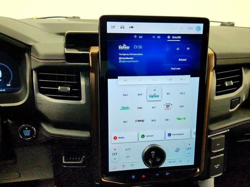 Used 2022 Ford F150 Lightning Lariat image 17