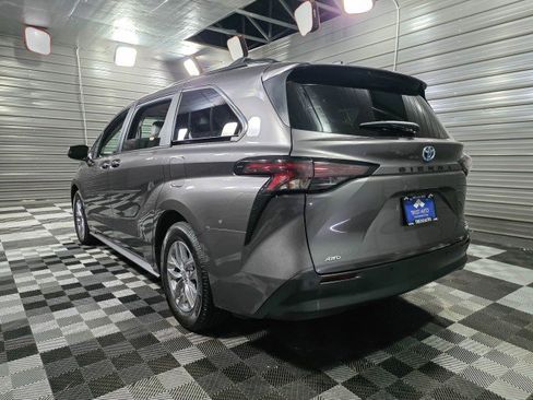 Used 2024 Toyota Sienna XLE w/ XLE Plus Package AWD/4WD image 7