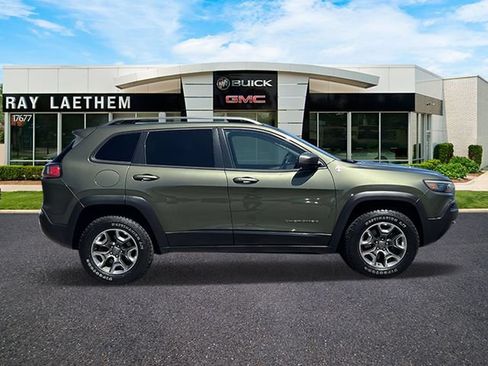 Used 2019 Jeep Cherokee Trailhawk w/ Cold Weather Group AWD/4WD image 6