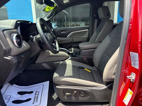 Used 2023 Chevrolet Colorado ZR2 AWD/4WD image 11