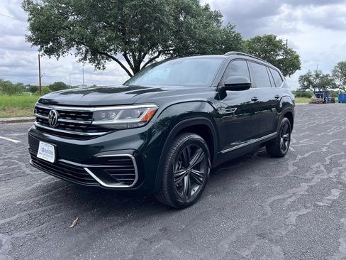 Used 2021 Volkswagen Atlas SE w/ Panoramic Sunroof Package FWD image 2