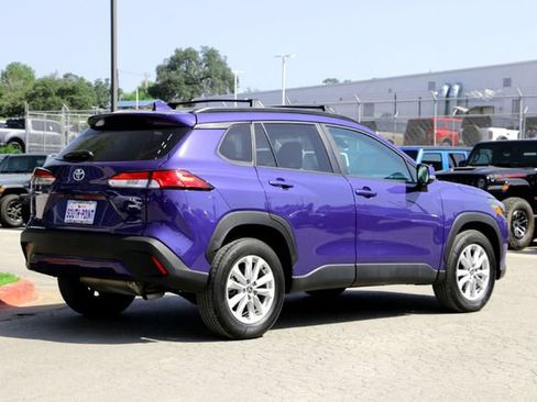 Used 2022 Toyota Corolla Cross LE AWD/4WD image 5
