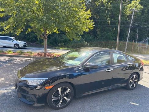 Used 2017 Honda Civic Touring image 2