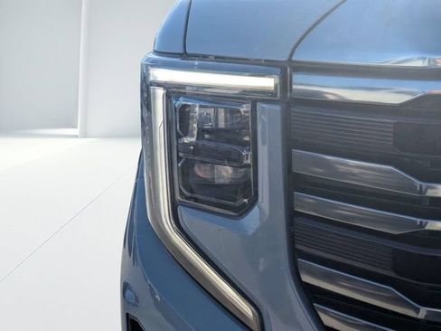 Used 2024 GMC Sierra 1500 AT4 w/ Technology Package AWD/4WD image 9