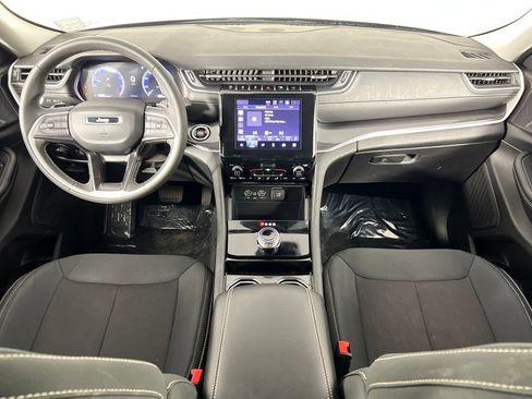 Used 2023 Jeep Grand Cherokee Laredo image 14