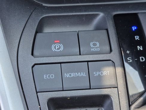 Certified 2024 Toyota RAV4 XLE FWD image 31