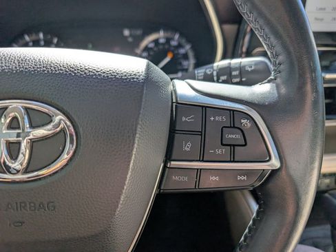 Used 2020 Toyota Highlander XLE image 28