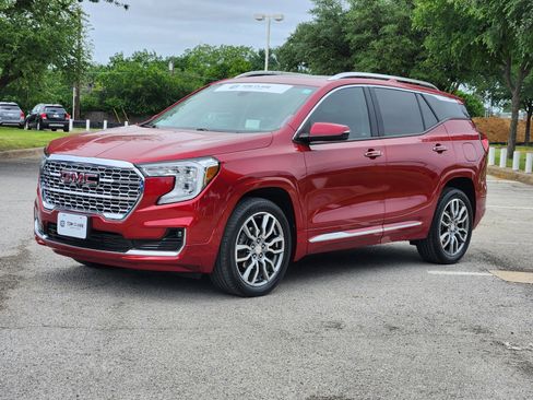 Used 2022 GMC Terrain Denali w/ Denali Premium Package AWD/4WD image 2