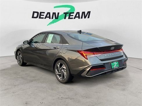 Used 2025 Hyundai Elantra Limited image 6